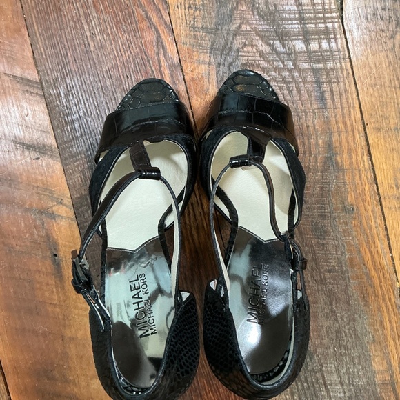 Michael Kors Nadia Black Haircalf Snakeskin T-Strap Heels Sandals Size 10M - Picture 5 of 13